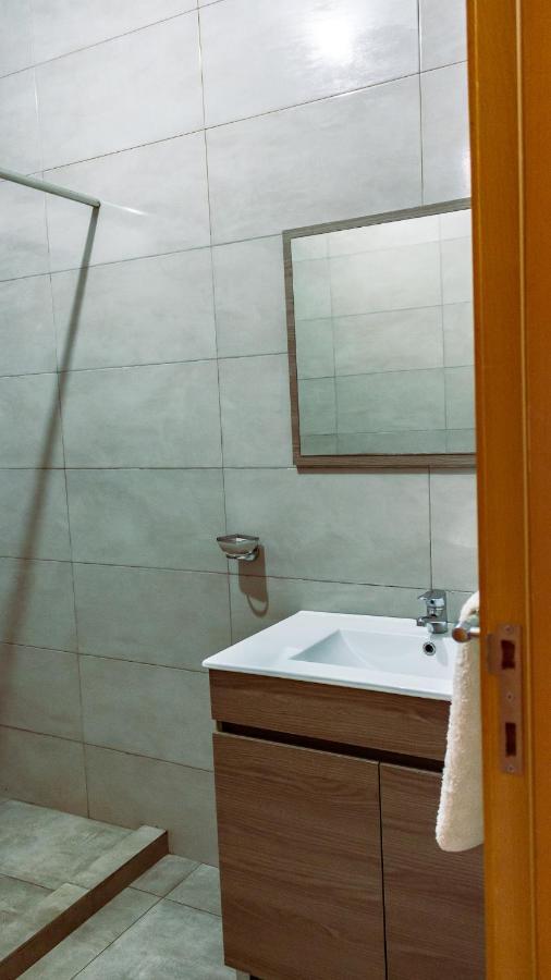Beautiful And Brand New 2 Bedrooms Apartment/ Magnifico E Novo Apartamento T2 Praia Kültér fotó